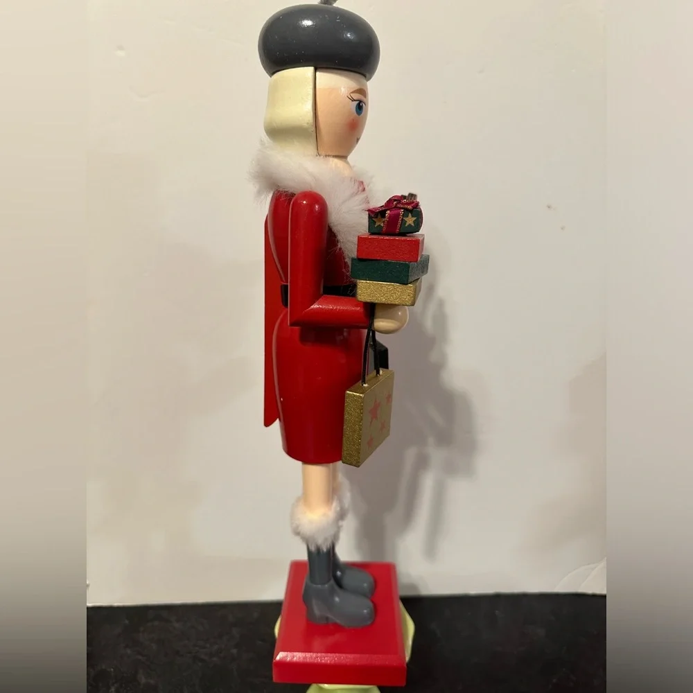 Shopper lady nutcracker - Picture 2 of 8